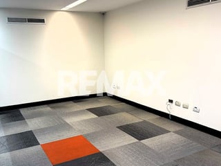 Local Comercial en Alquiler | Zona 10 - 4