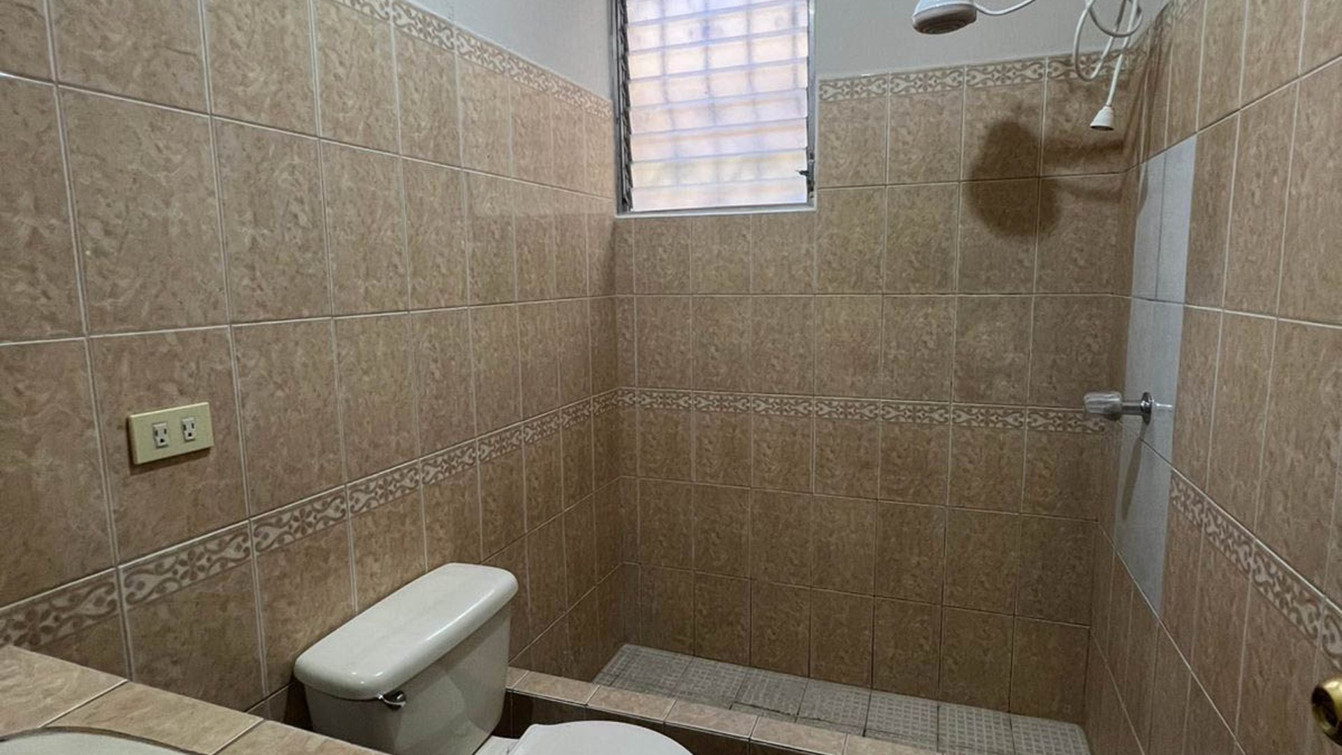 CASA SEMIAMUEBLADA EN VENTA, ZONA 3 DE MIXCO - Miniatura 7