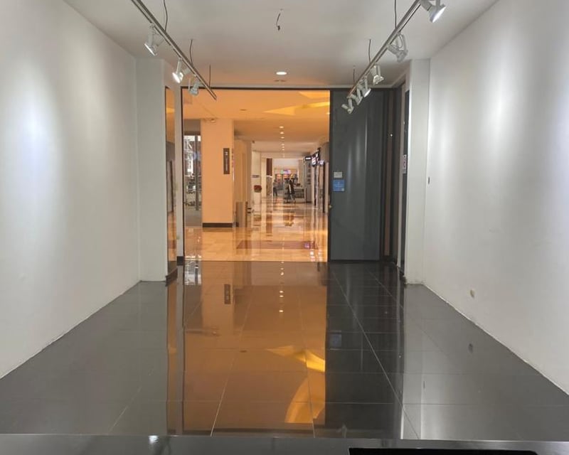 Local en Alquiler / Venta Centro Comercial La Pradera, zona 10