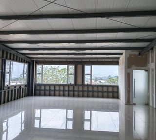 Rento Oficina Comercial zona 12 Plaza Canada