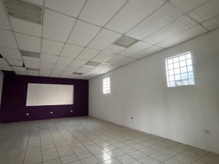 Oficinas y bodega en renta calle transitada zona 9 - 2