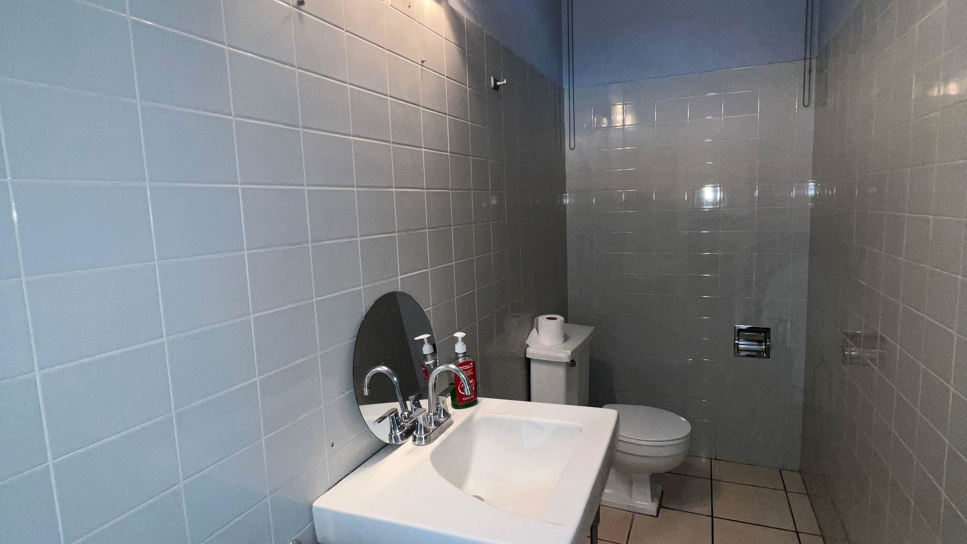 CASA IDEAL PARA OFICINAS EN RENTA ZONA 10 - Miniatura 3
