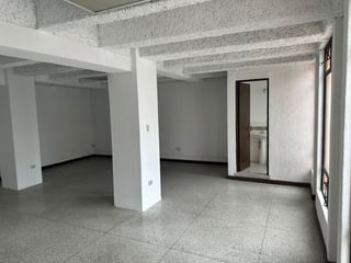 Oficina en Zona 4 Vía 5 | Cerca de varias entes gubernamentales - 2