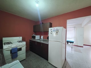 Casa en Venta con Apartamento y Locales en Zona 2 Mixco - 5