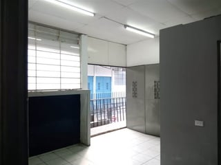 Local en alquiler, Zona 12 - Image 3