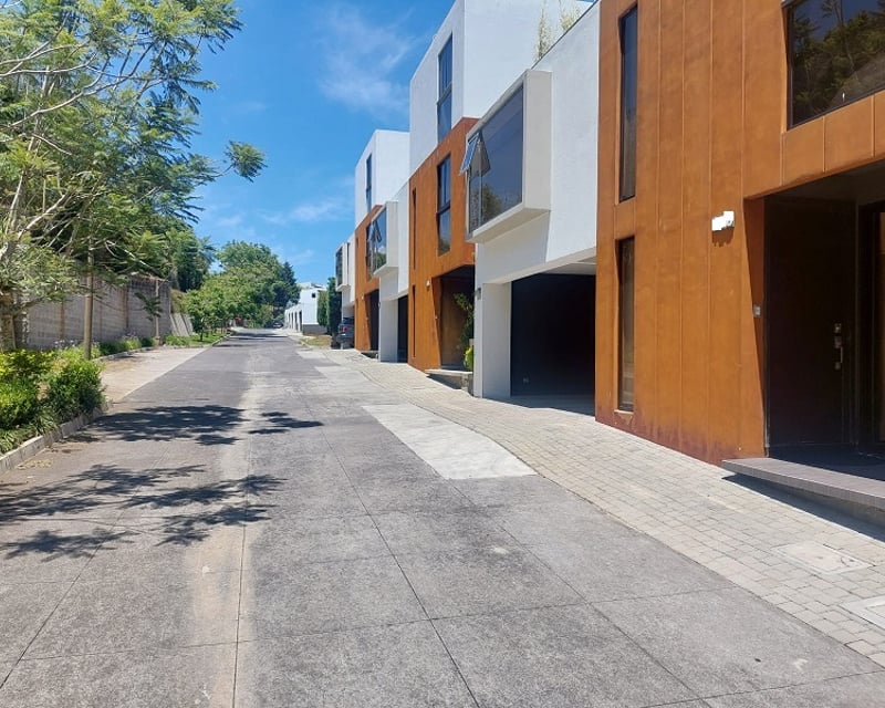 VENTA DE CASA EN SANTUARIA MUXBAL CON 4 DORMITORIOS.