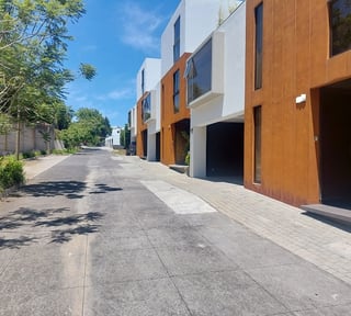 VENTA DE CASA EN SANTUARIA MUXBAL CON 4 DORMITORIOS.