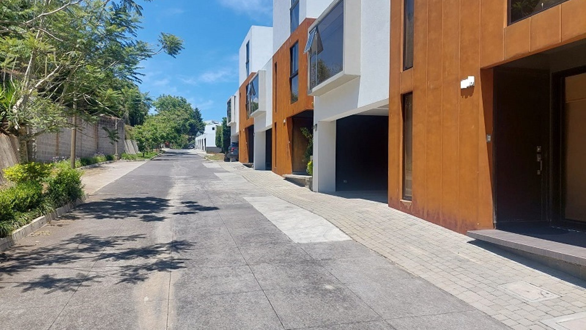 VENTA DE CASA EN SANTUARIA MUXBAL CON 4 DORMITORIOS.