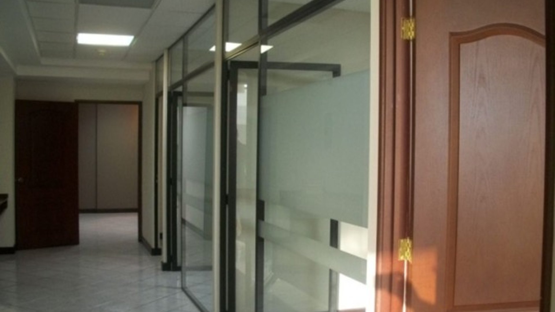 Venta de oficina en Europlaza zona 14 Ref-5643 - Miniatura 8