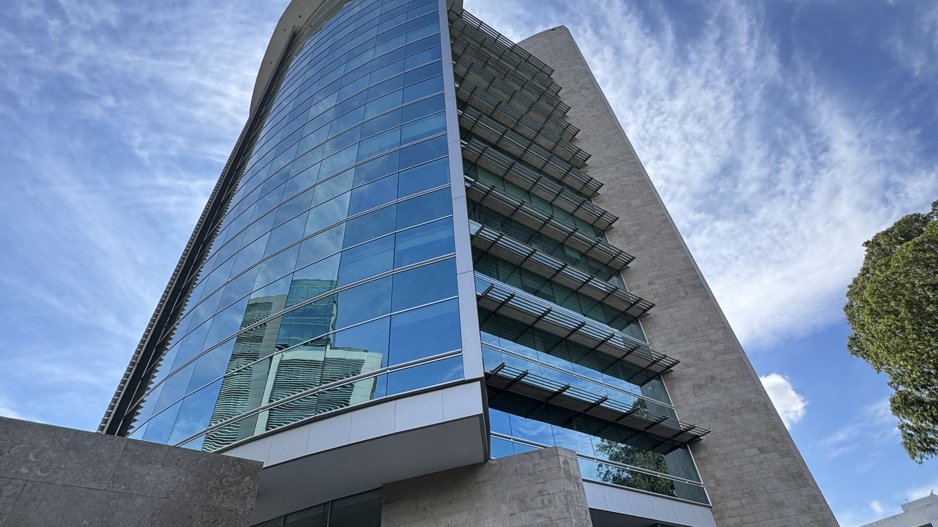 Oficina en Renta y venta Zona 15 Edificio Avante