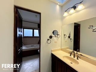 Casa grande en renta en zona 16 Kanajuyu 2 - Image 16