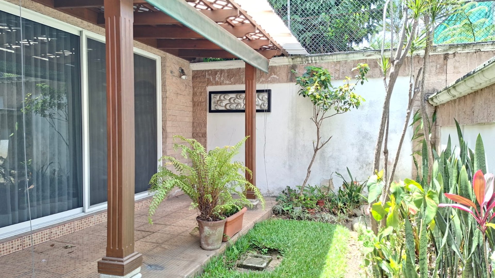 Casa con habitacion de servicio - dentro de garita zona 14 Ref-5991 - Miniatura 10