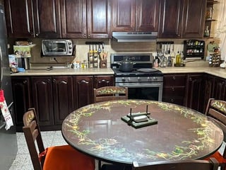 Vendo Amplia Casa en zona 11, Mariscal - Image 2