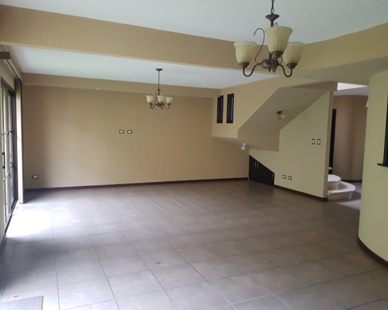 Casa en Venta en Villas Suiza Zona 16, Ideal Inversión!