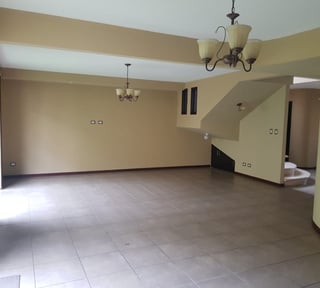 Casa en Venta en Villas Suiza Zona 16, Ideal Inversión!