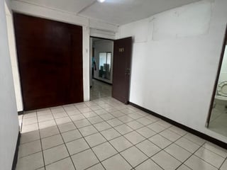 Oficina en renta zona 10 Frente a Herrera Llerandi - 2