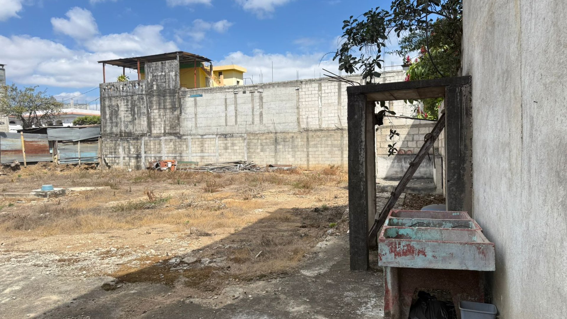 Terreno en renta en Esquina Centro Comercial Pradera Chimaltenango  - Miniatura 3