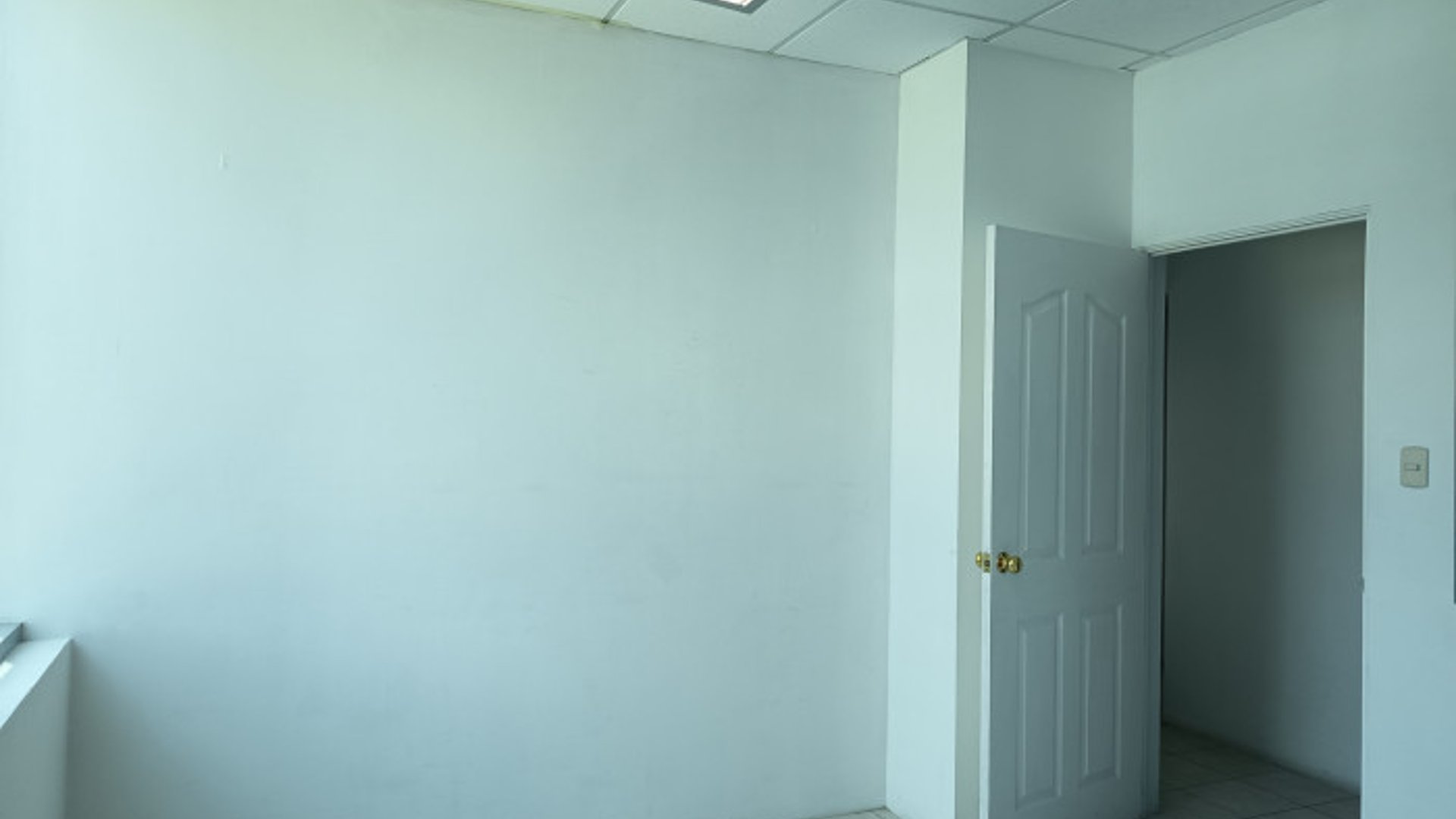 Oficina en Venta y/o renta en Zona 10 Zona Pradera - Miniatura 5