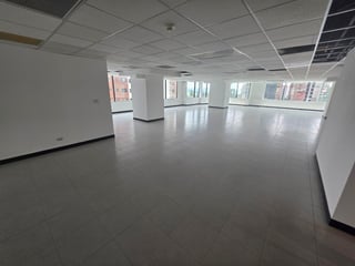Oficina en renta nivel medio en zona 14 area centrica Ref-5286 - 5