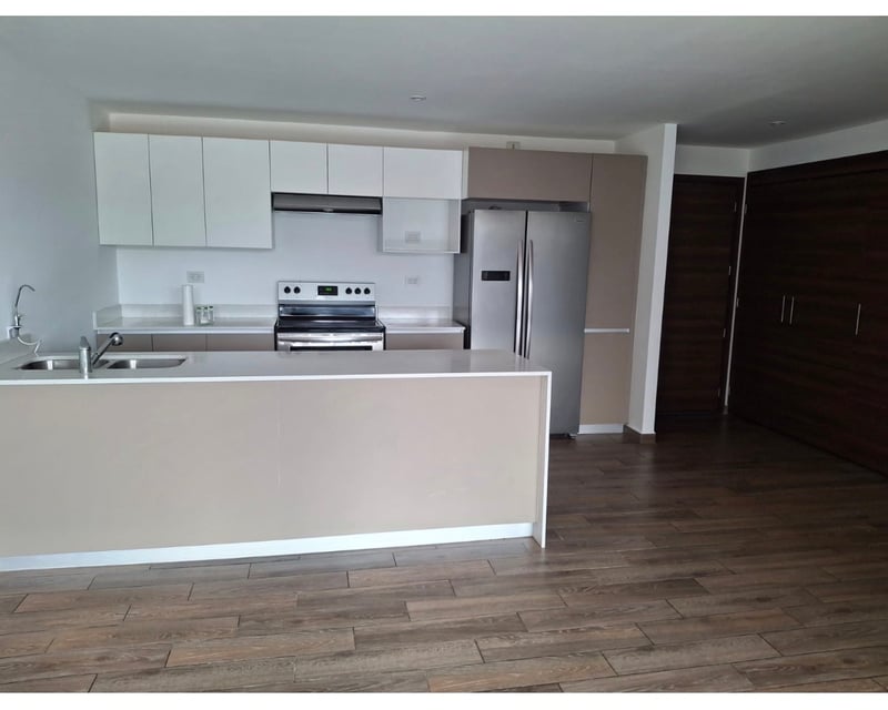 Lujo y Confort en Zona 15: Apartamento de 3 Hab. en Renta
