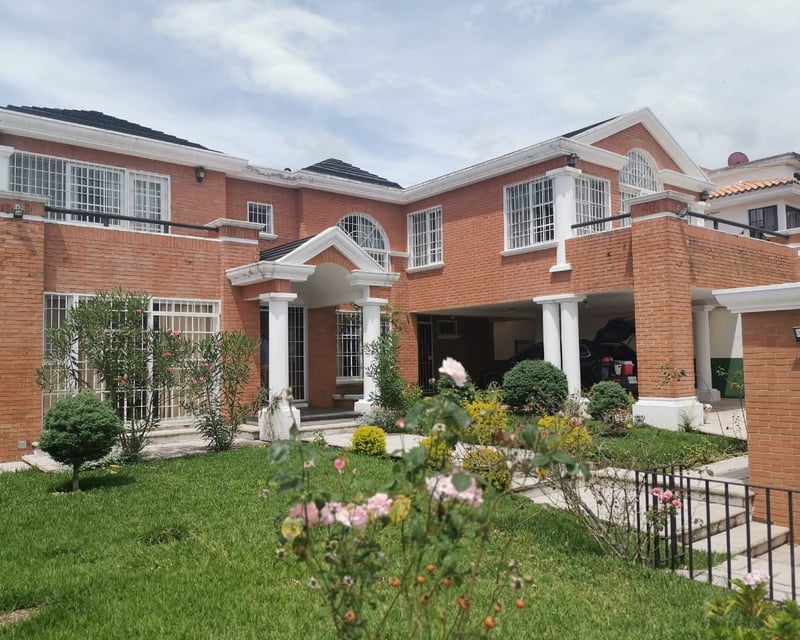 Casa en Renta y Venta zona 16 / La Montaña
