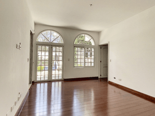 Espectacular Casa  en venta area de cayala, zona 16 - Image 8