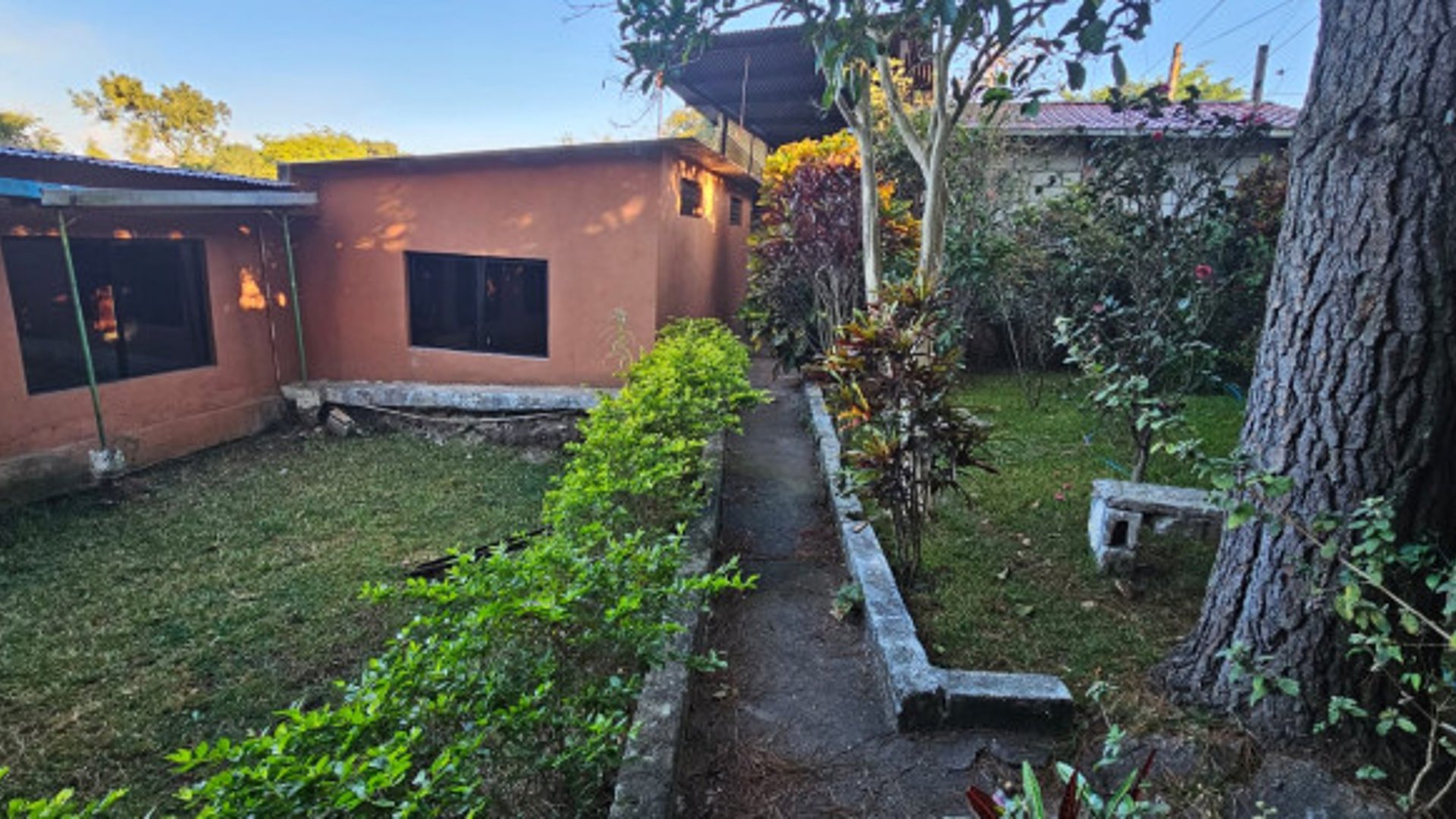 Amplia Casa en Venta o Renta en Colmenas Villas Canales