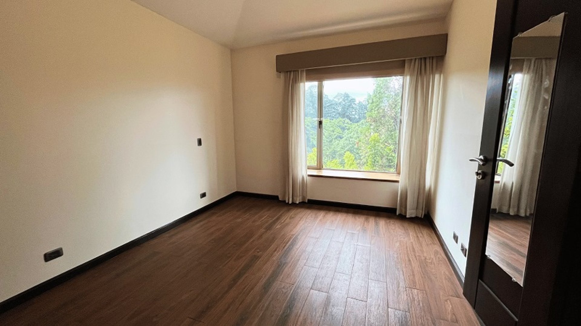 Elegante Casa en Venta | 3 Hab | 3.5 Baños | El Prado, Guatemala - Miniatura 11