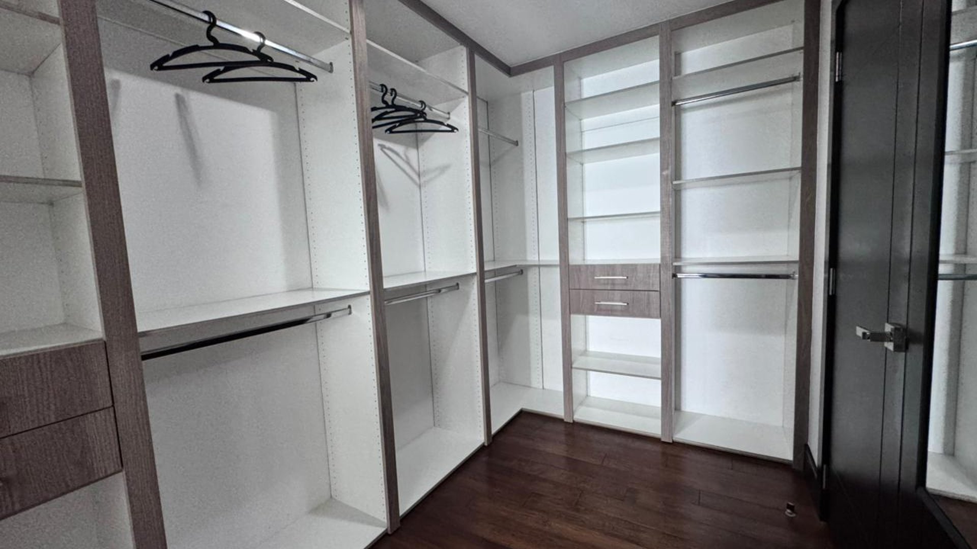 ???? APARTAMENTO AMUEBLADO EN RENTA – 4 HAB | VIU CAYALÁ | ZONA 16 - Miniatura 7