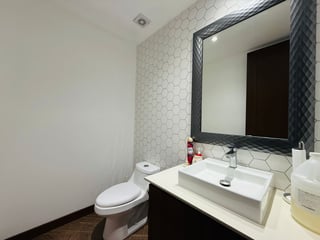 Venta de Hermoso Apartamento - Ikaria, Zona 15 - Image 9