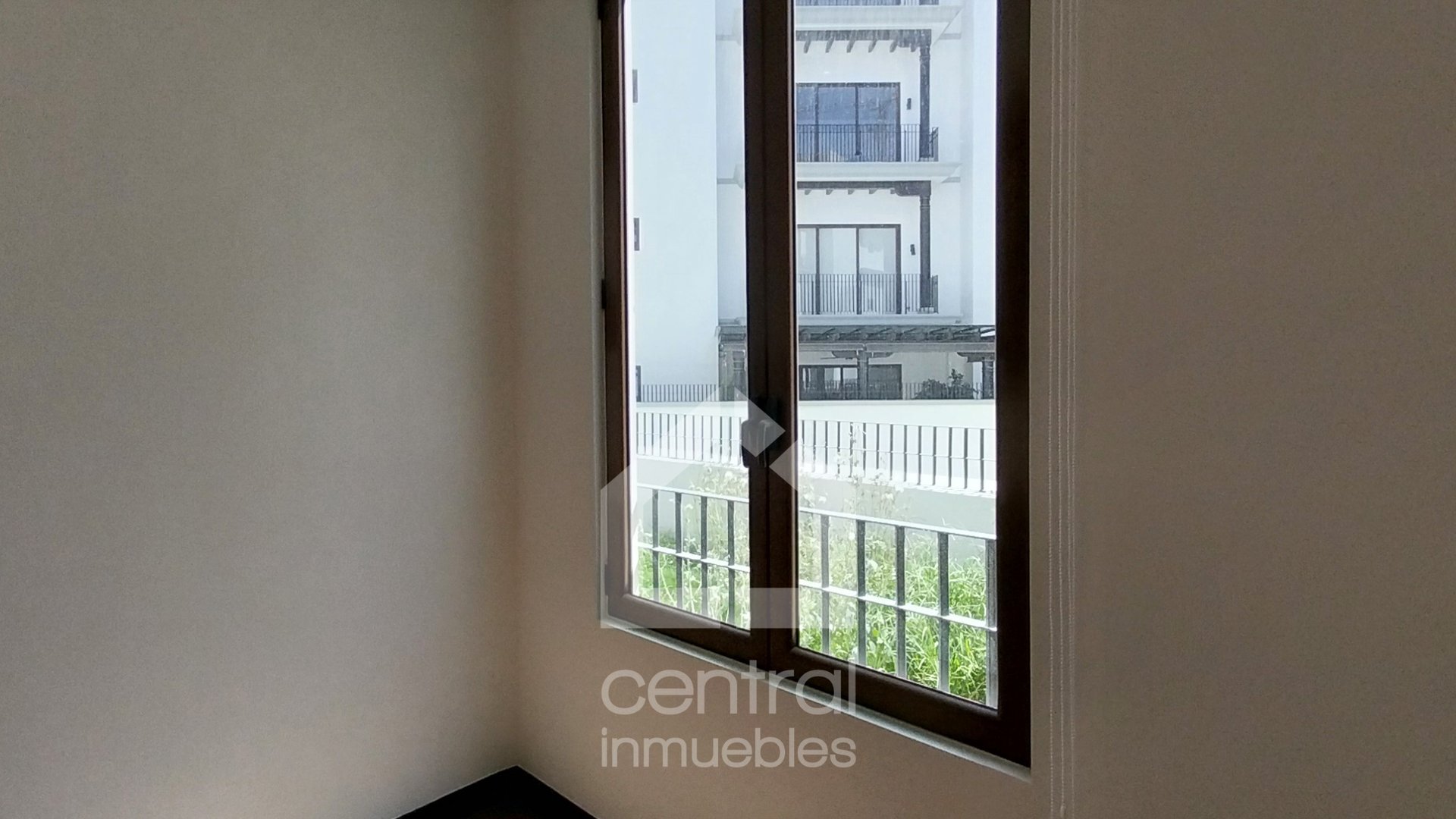 Lujoso Apartamento en Renta con jardín privado en Nogales Cayalá - Miniatura 10