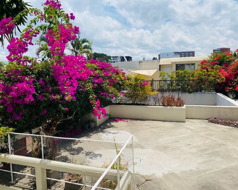 CASA EN VENTA O RENTA EN ZONA 14 CONDOMINIO 5-13 EN LA VILLA