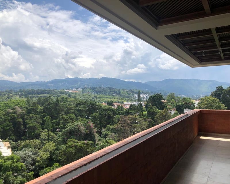 Vendo Apartamento en Edificio Vista Real ubicado en zona 14