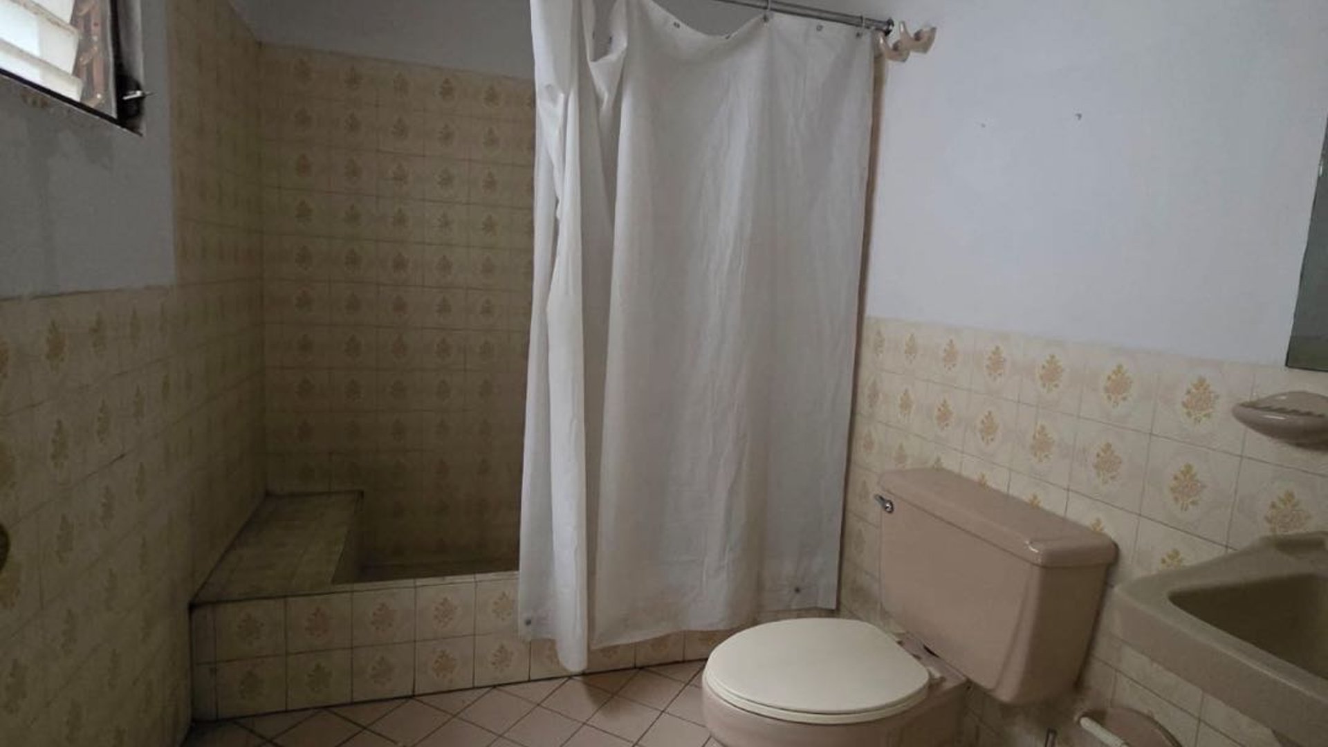 *Alquiler de casa ideal para oficina en Zona 11* - Miniatura 17