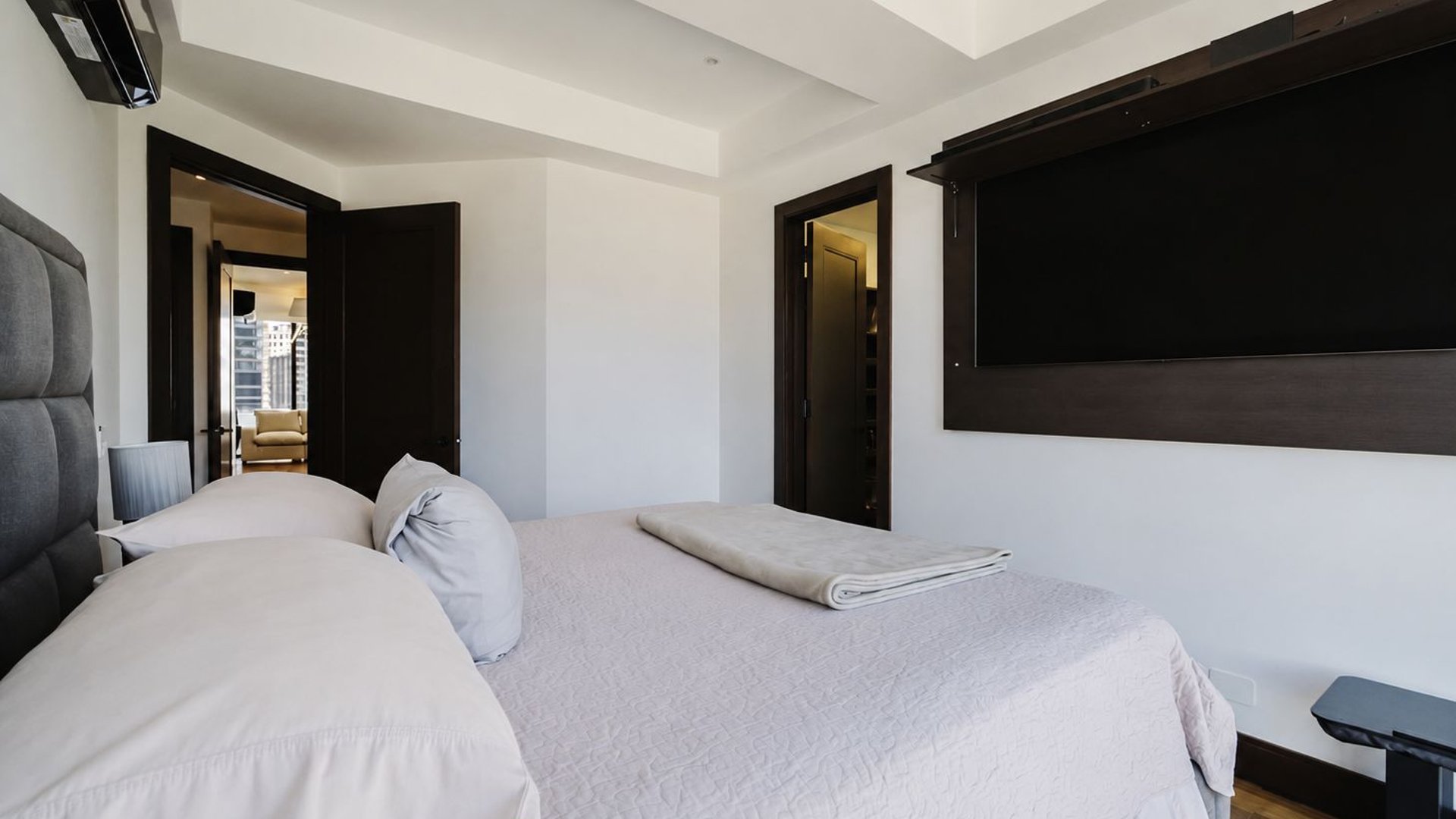 Apartamento en Venta zona 15 - Miniatura 3