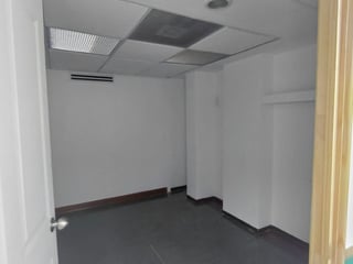 Local Comercial en Renta en Plaza Surti Ahorro. Zona 18 - 2