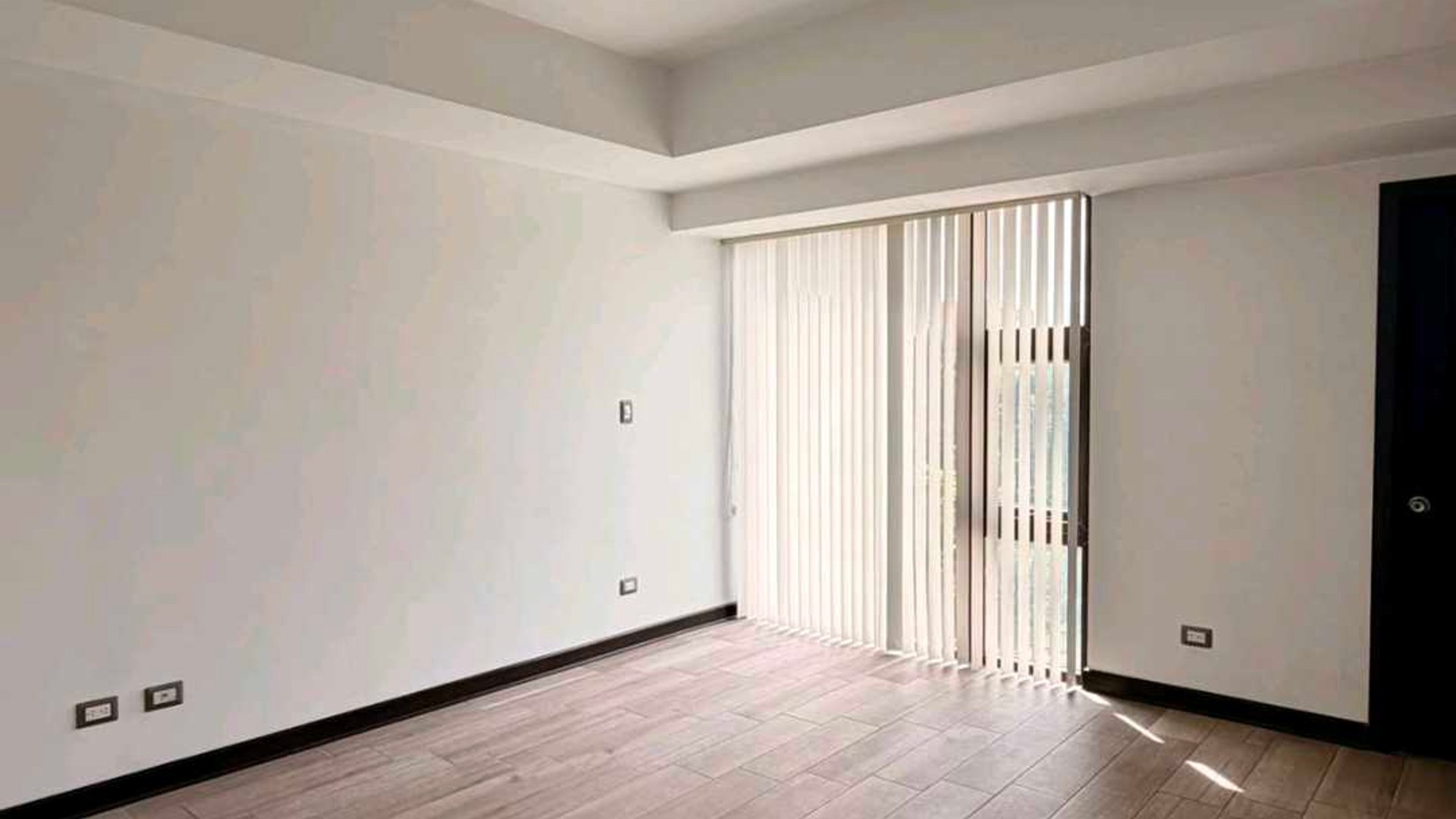 APARTAMENTO EN ALQUILER ???? Edificio Tres 15, Zona 13 - Miniatura 9