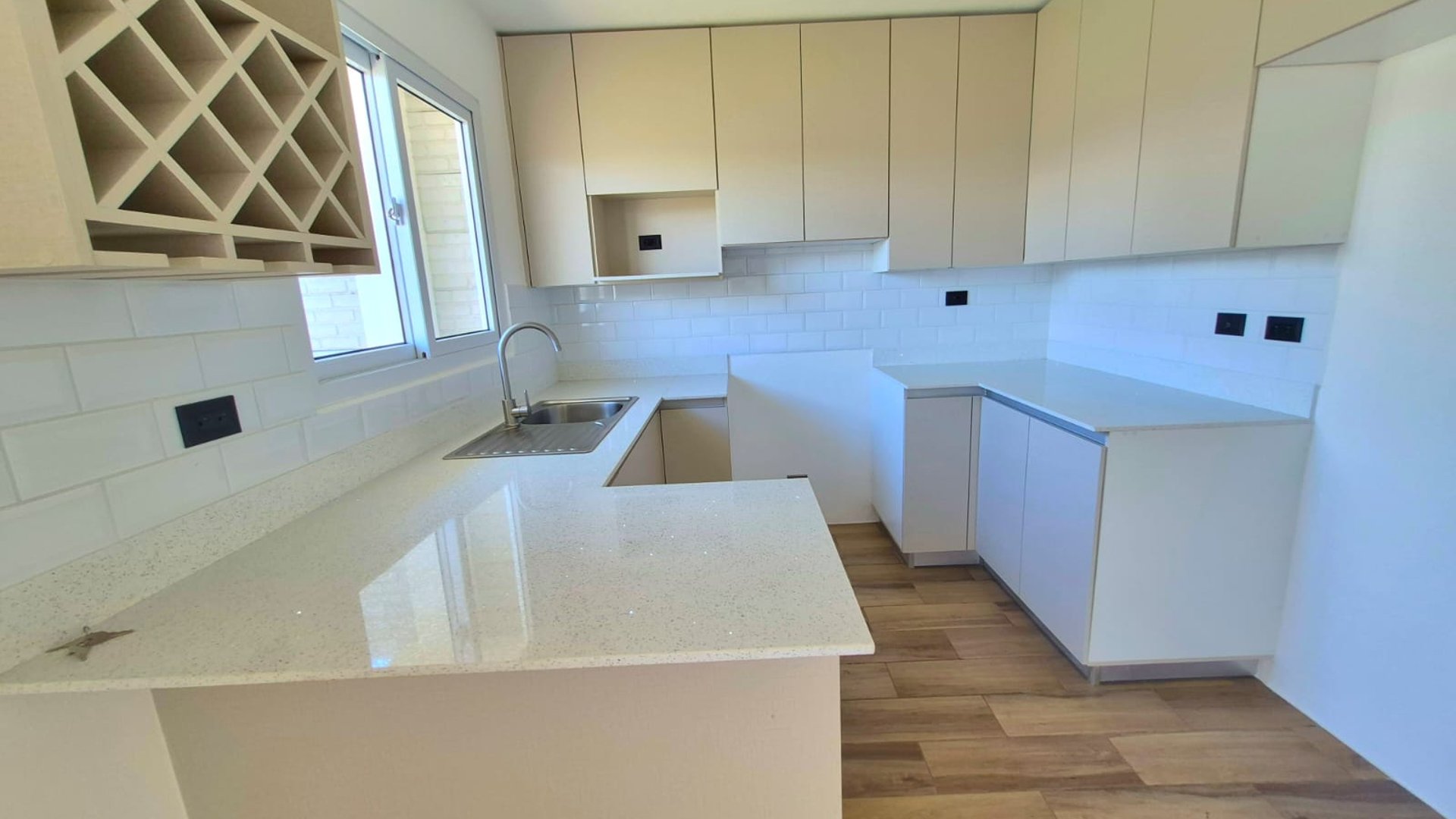 RENTA Casa NUEVA Condominio Santa Elena Km 25.7 Santa Elena Barillas - Miniatura 3
