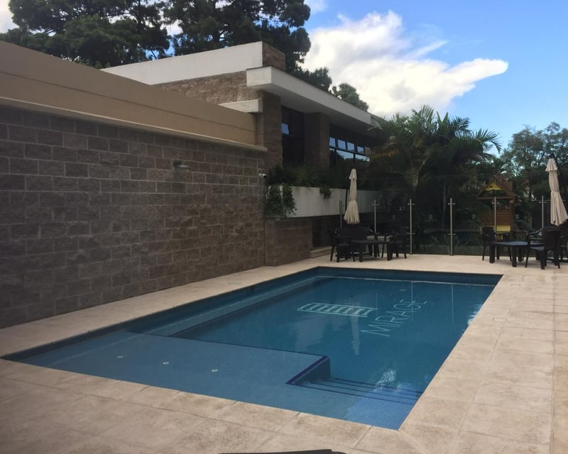 Vendo lindo apartamento ubicado en zona 11 Edificio Mirage