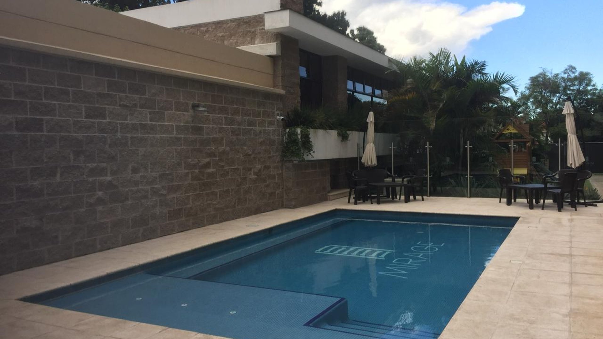 Vendo lindo apartamento ubicado en zona 11 Edificio Mirage