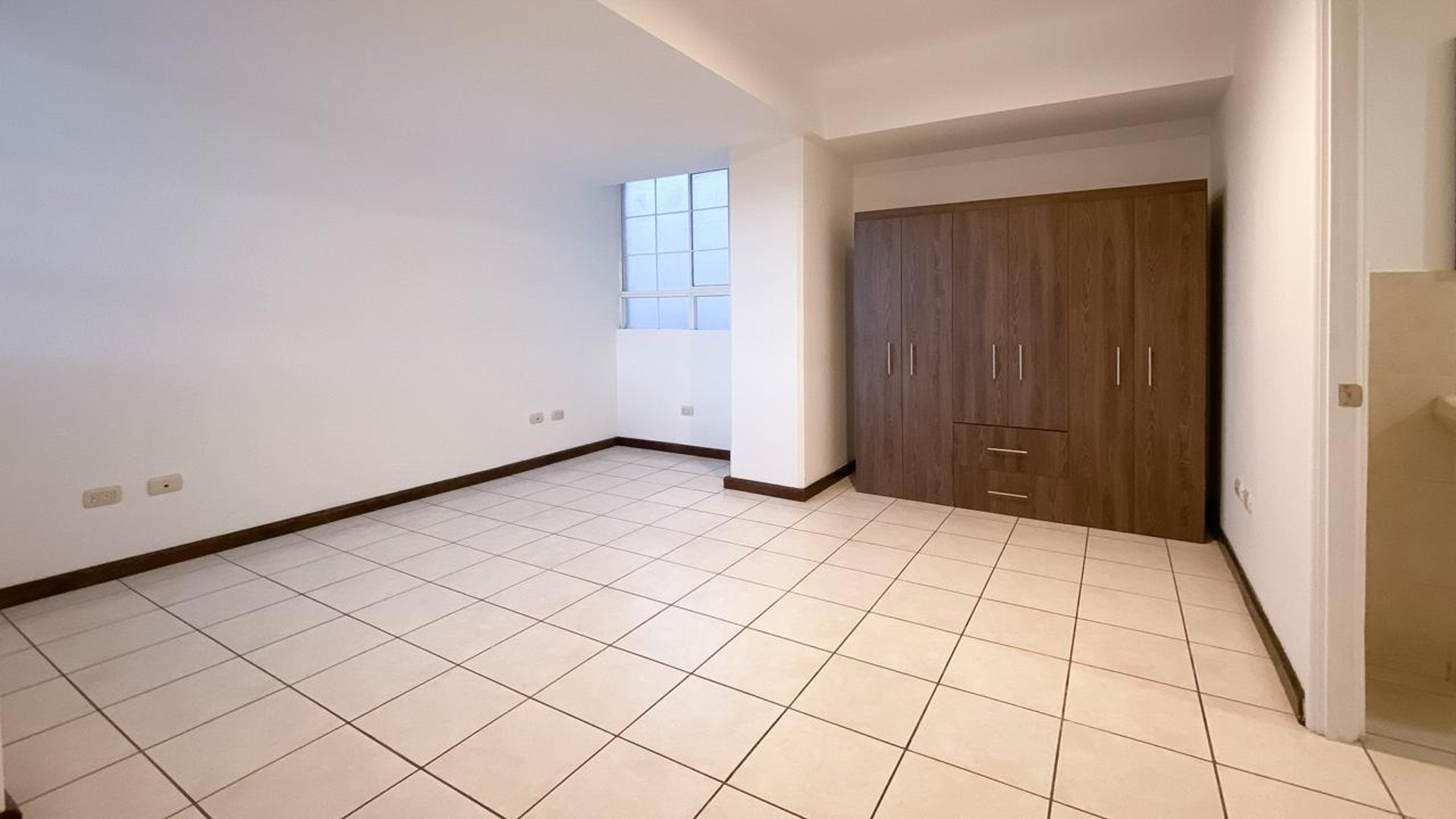 VENTA DE CÓMODO APARTAMENTO - VILLAS DE SAN ISIDRO, ZONA 16 - Miniatura 9