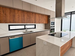 CASA EN VENTA  📍 Exclusivo Condominio Molié, Zona 10 - 3