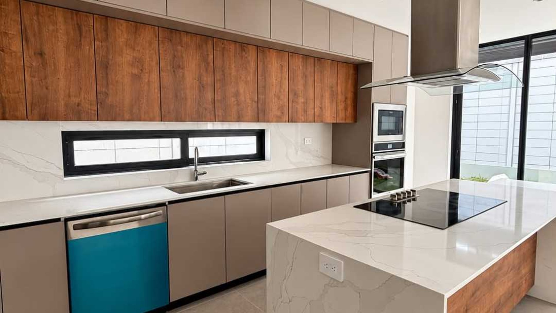 CASA EN VENTA  ???? Exclusivo Condominio Molié, Zona 10 - Miniatura 3
