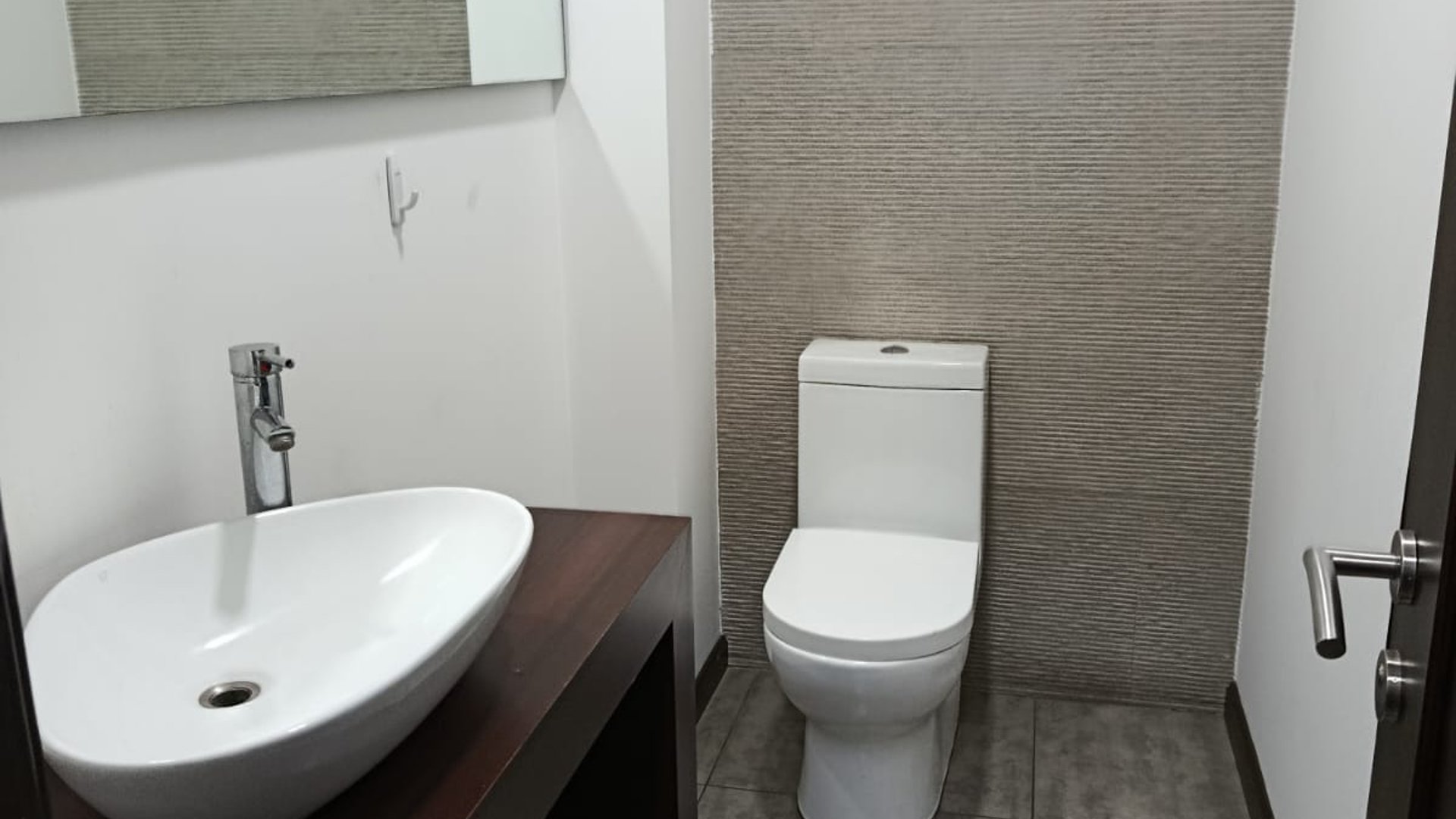 ALQUILO LINDAS Y ECONOMICAS OFICINAS EN ZONA 12 - Miniatura 19