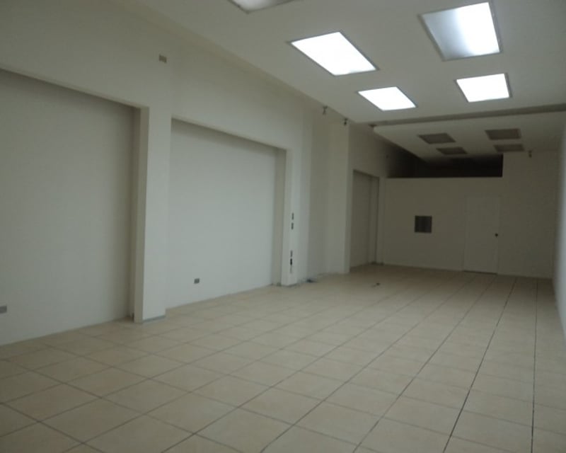 En renta o venta local en Zona 10 la Pradera Guatemala