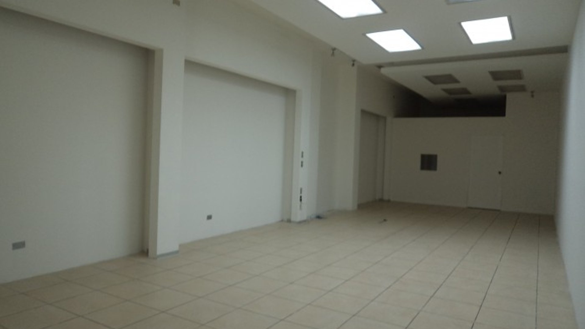 En renta o venta local en Zona 10 la Pradera Guatemala