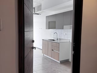 VENDO EN TORRE NIKAO BOULEVARD EL NARANJO - Image 13