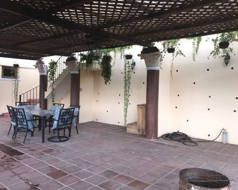 Casa en venta y renta  en La Isla zona 15