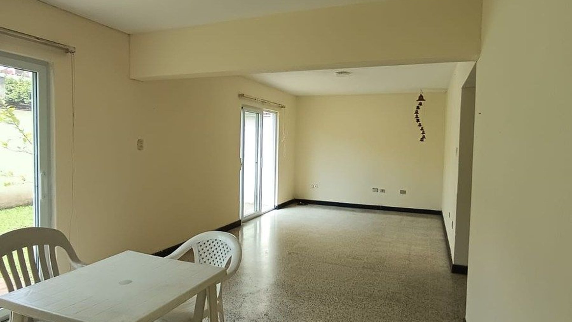 Casa en VENTA zona 12 dentro de Condominio - Image 1