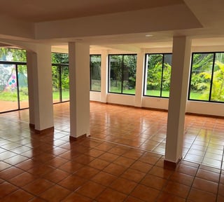 Casa en Alquiler – Zona 14 | Sector La Villa para oficina o vivienda
